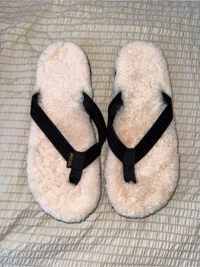Bonsai Black Sheepskin Sandals 9